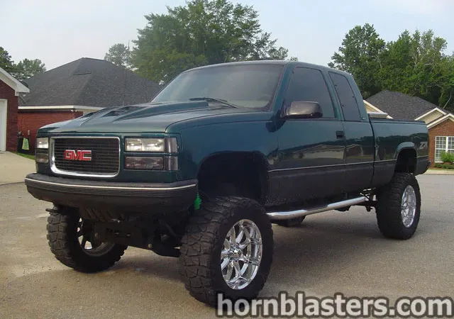 Johnny's 1997 GMC Sierra 1500 with Conductor's Special 844K Train Horn Kit overview photo 1