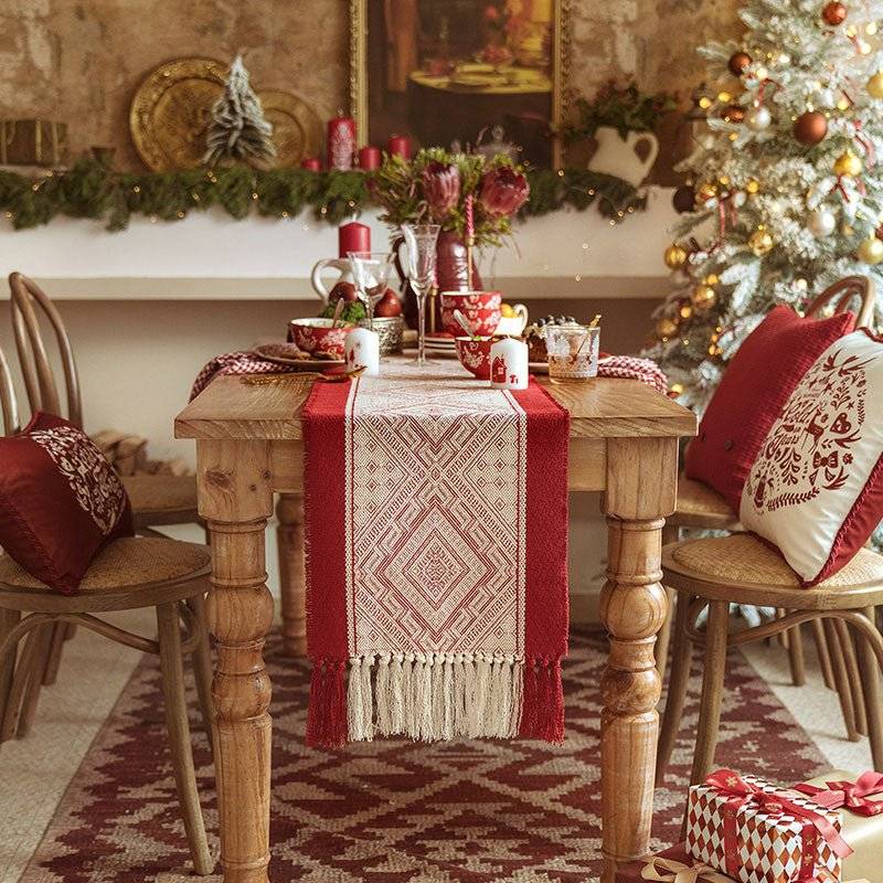 RED CHRISTMAS TABLE RUNNER