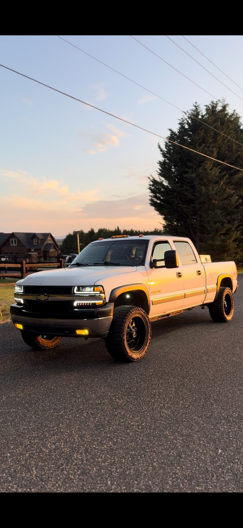 Owen’s 2001 Chevy Silverado 2500HD with Shocker XL Horns & PA System