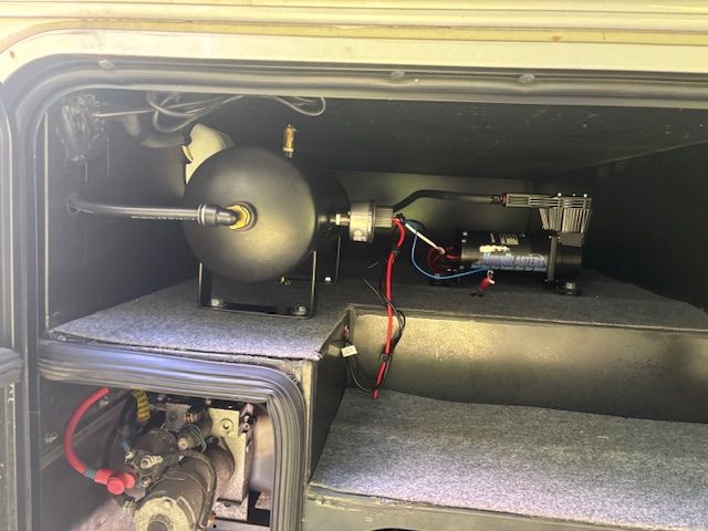 2002 Ford F350 with Shocker S6 544K Nightmare Edition Train Horn Kit installed