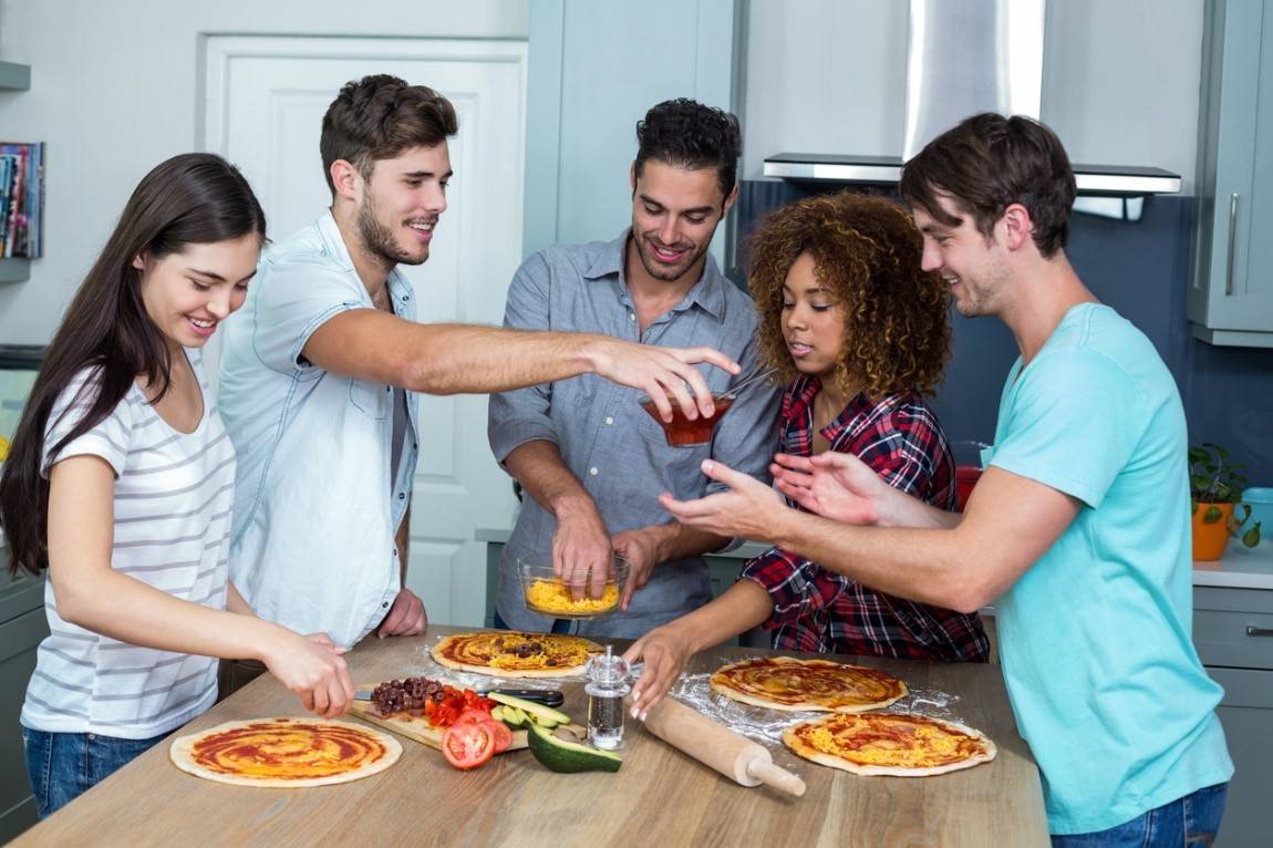 5 Tips for a Stress-Free Housewarming Party
            