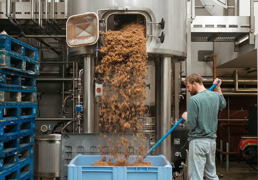 Cleaning the mash tun in the Small Beer Brewery