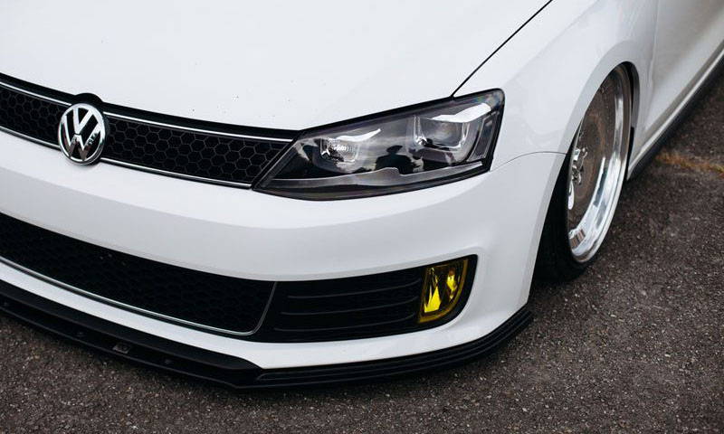 VWwith Yellow Lamin-x fog light film covers