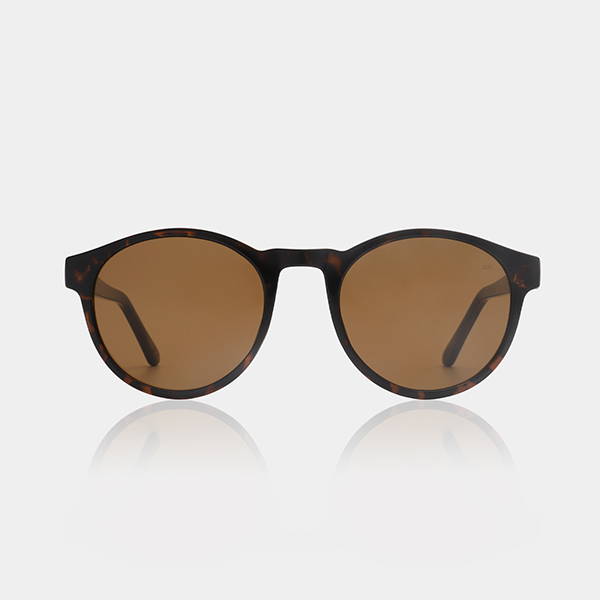 A product image of the A.Kjaerbede Marvin sunglasses in Demi Tortoise.