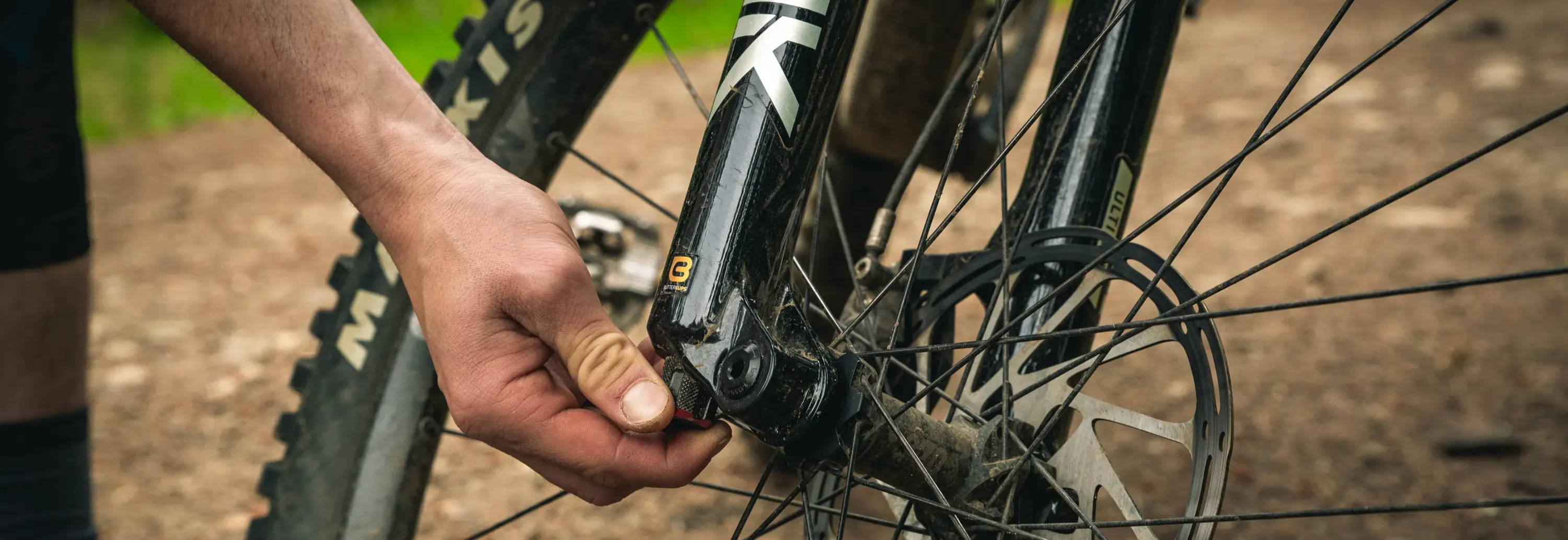 detail of adjusting rebound knob on rockshox lyrik mountain bike fork