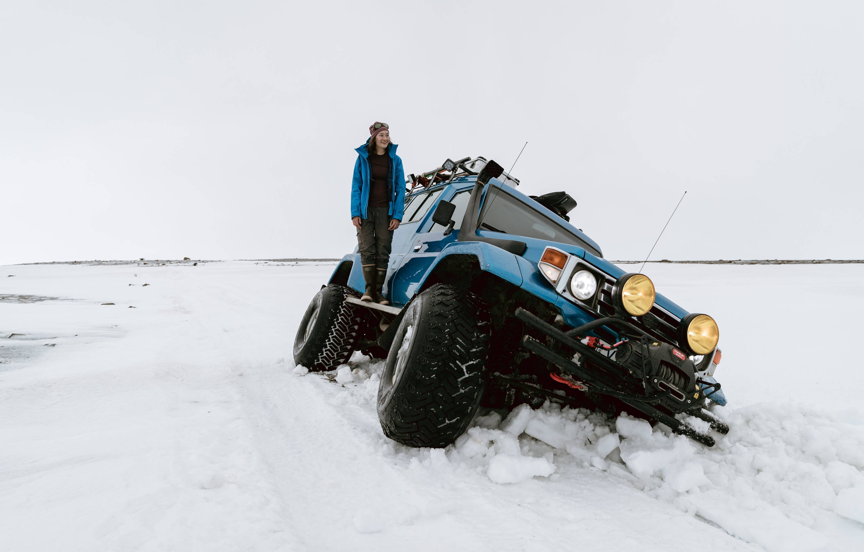 jeep stuck in snow