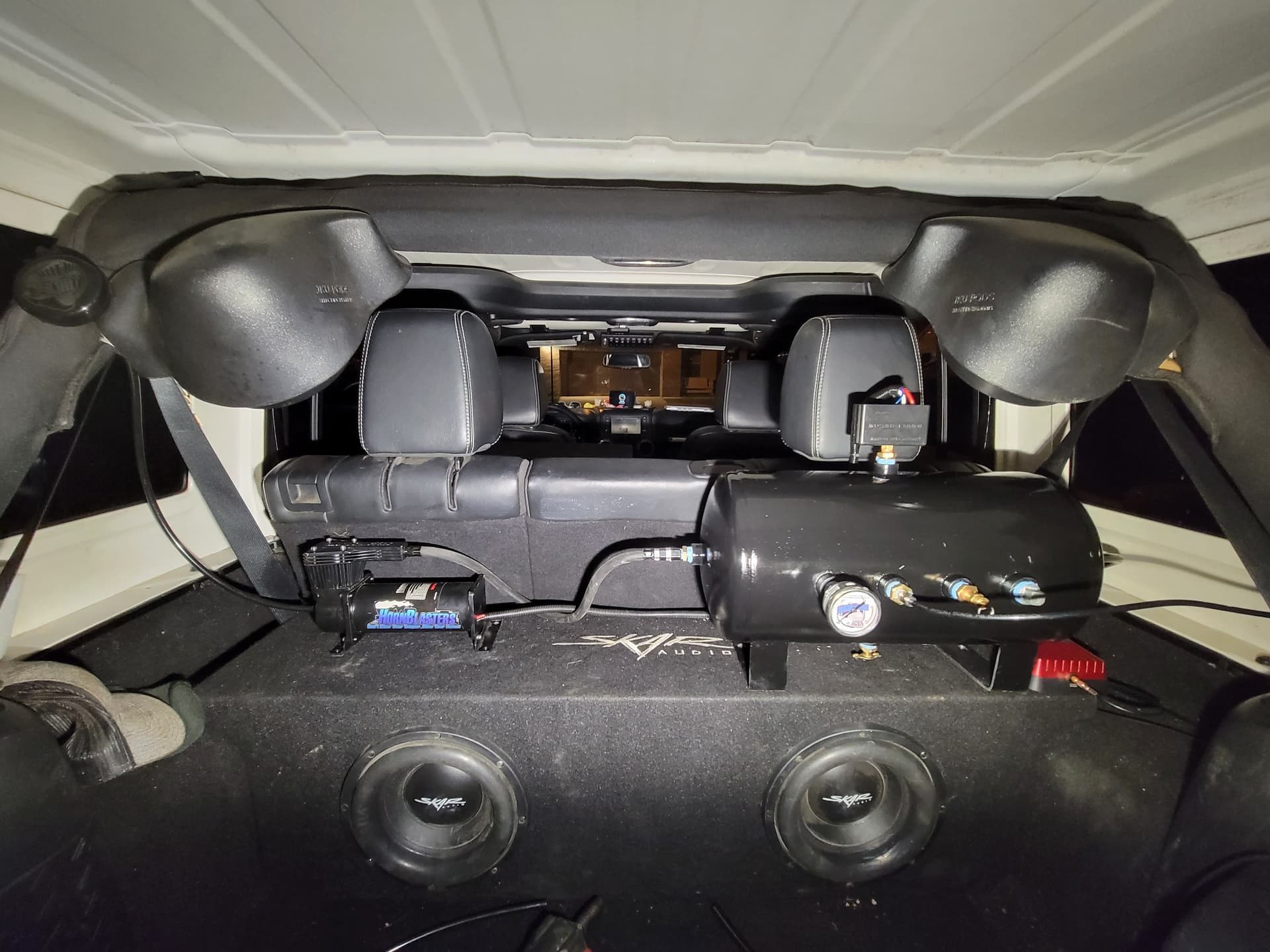 Chance's 2014 Jeep Wrangler Unlimited Rubicon Train Horn Install