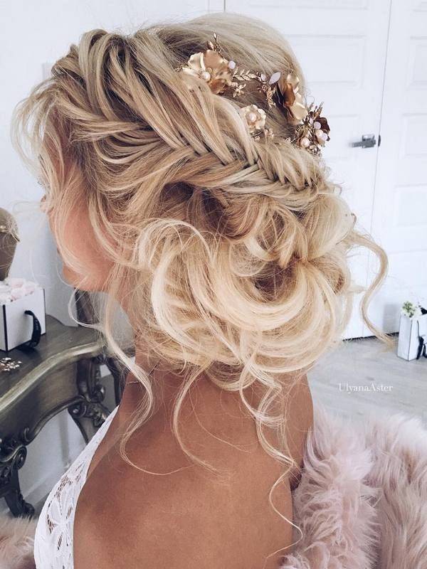 Bride with a curly updo