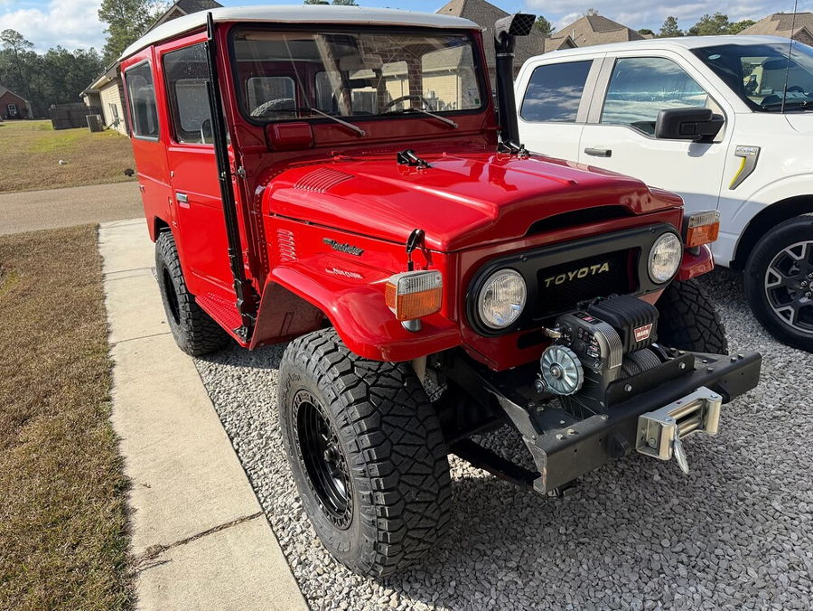 1976 Toyota FJ40 Conductor’s Special 2HB underbody train horn