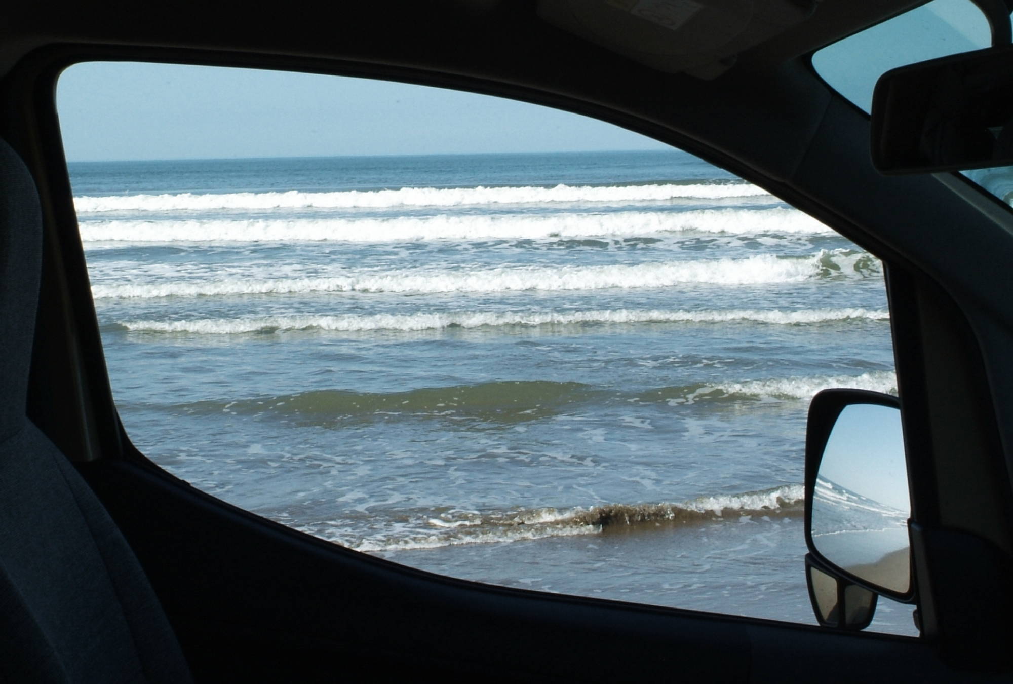 C-01から千里浜なぎさドライブウェイの海を眺める