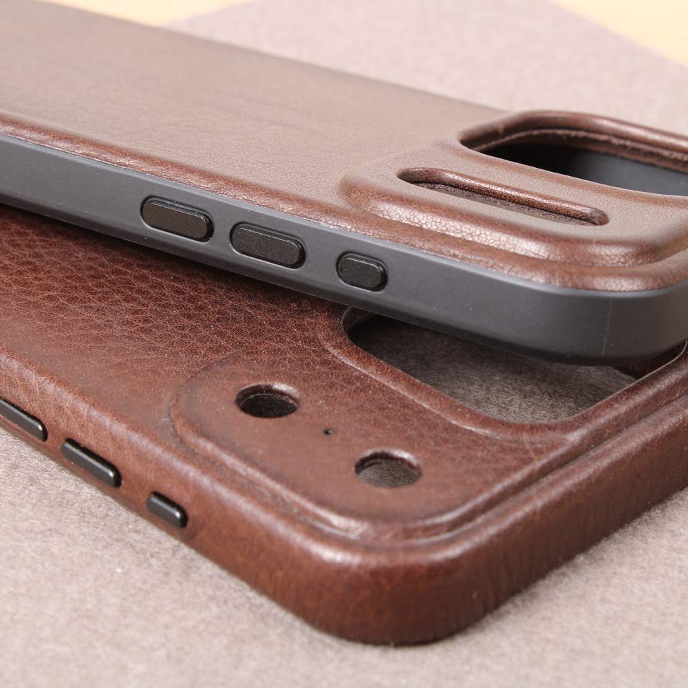 Auf einem Tisch leigen zwei iPhoen 17 Pro Hüllen von Good Wilhelm