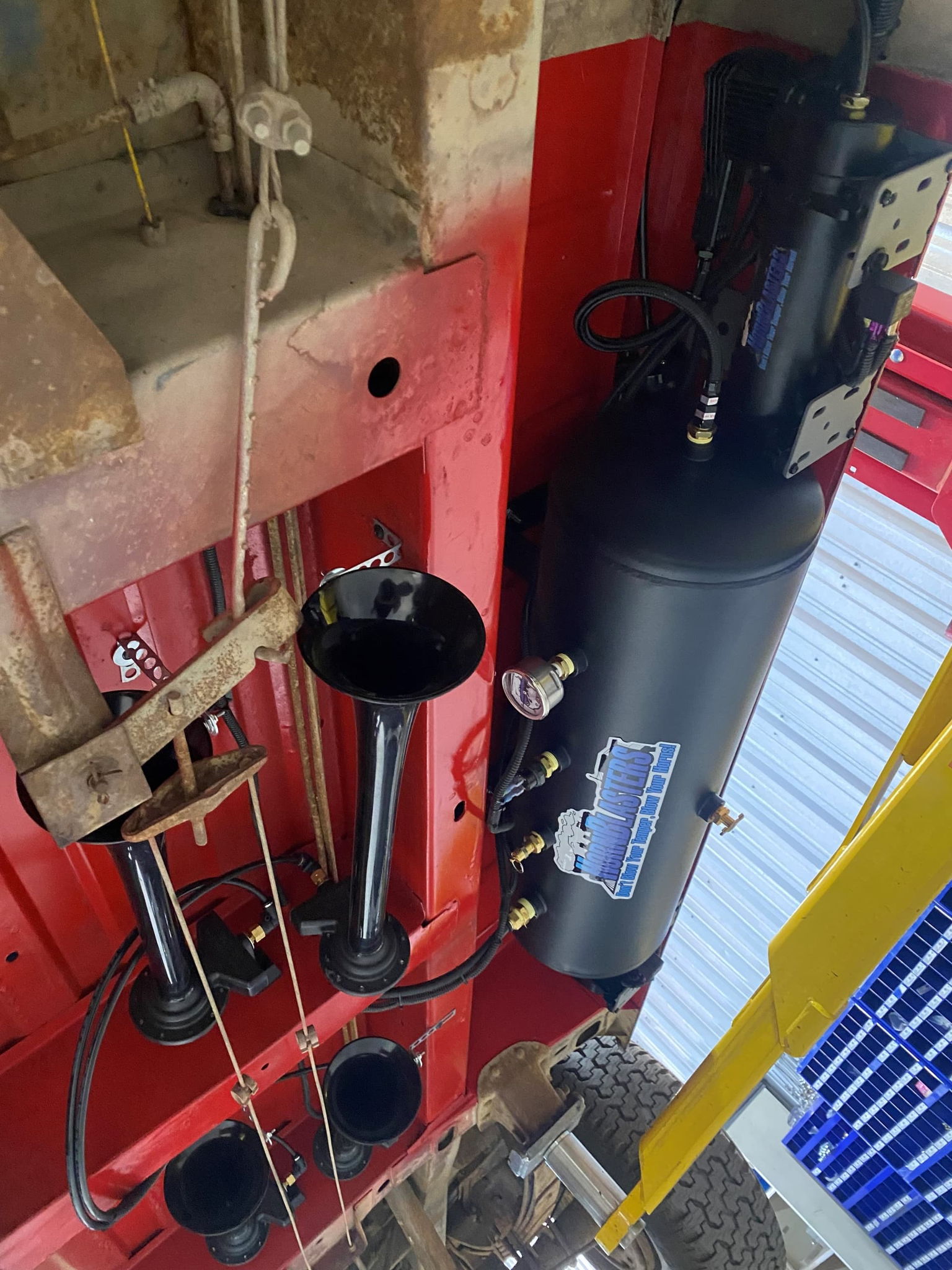 Steve's 1970 Ford Econoline E200 Train Horn Install