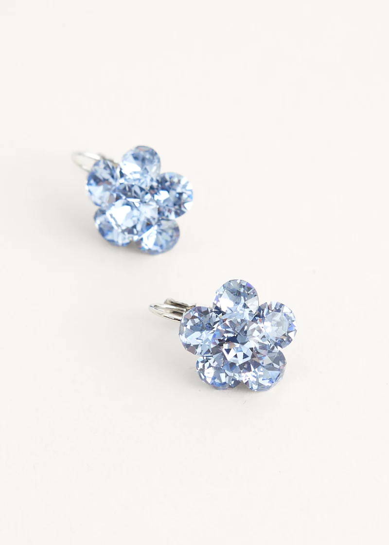 A pair of light blue crystal drop earringd qwith a floral motif