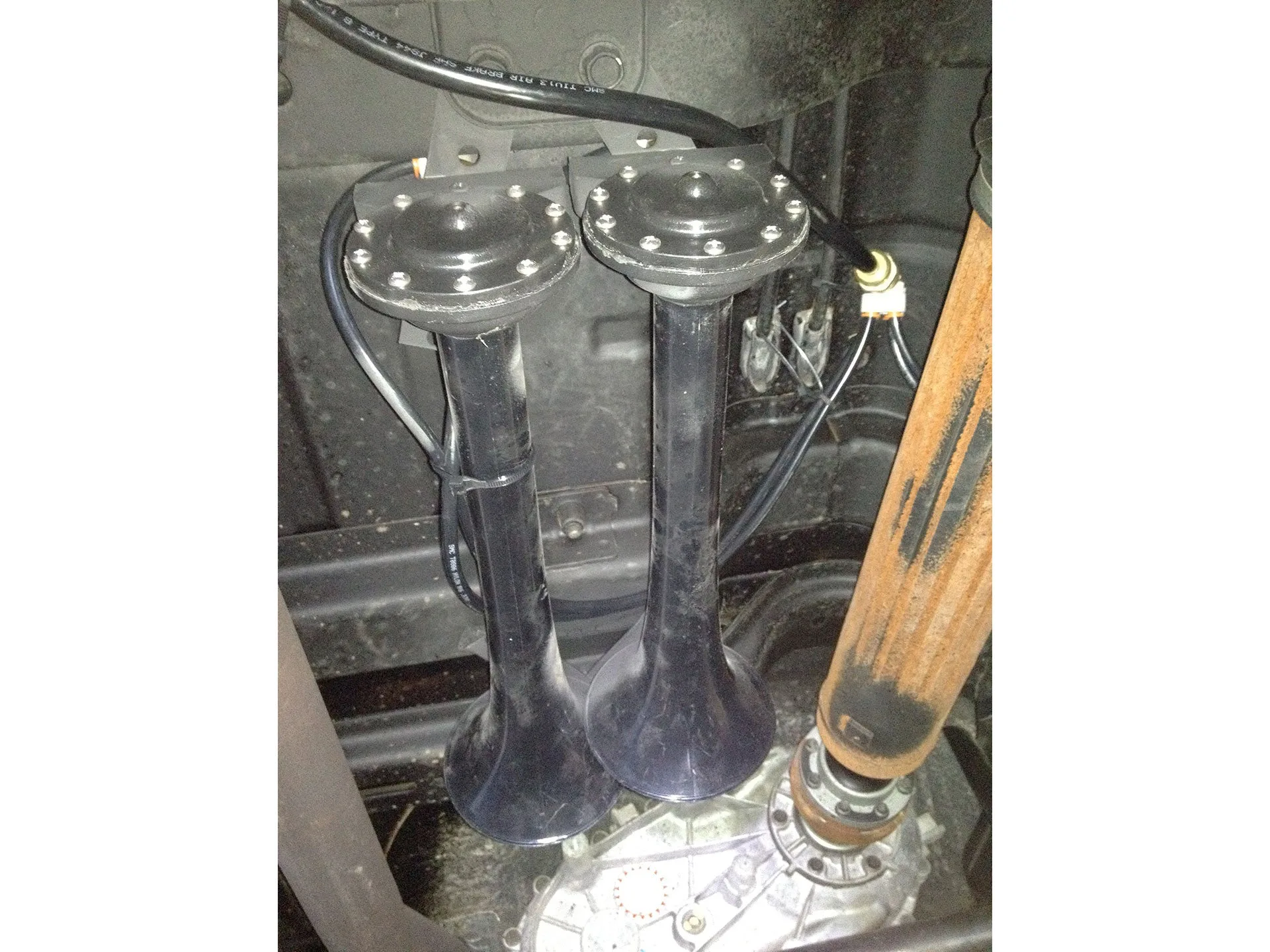 Engine bay onboard air compressor mounting John and Laurie 2010 Jeep Wrangler Conductor's Special 228H train horn kit photo 4