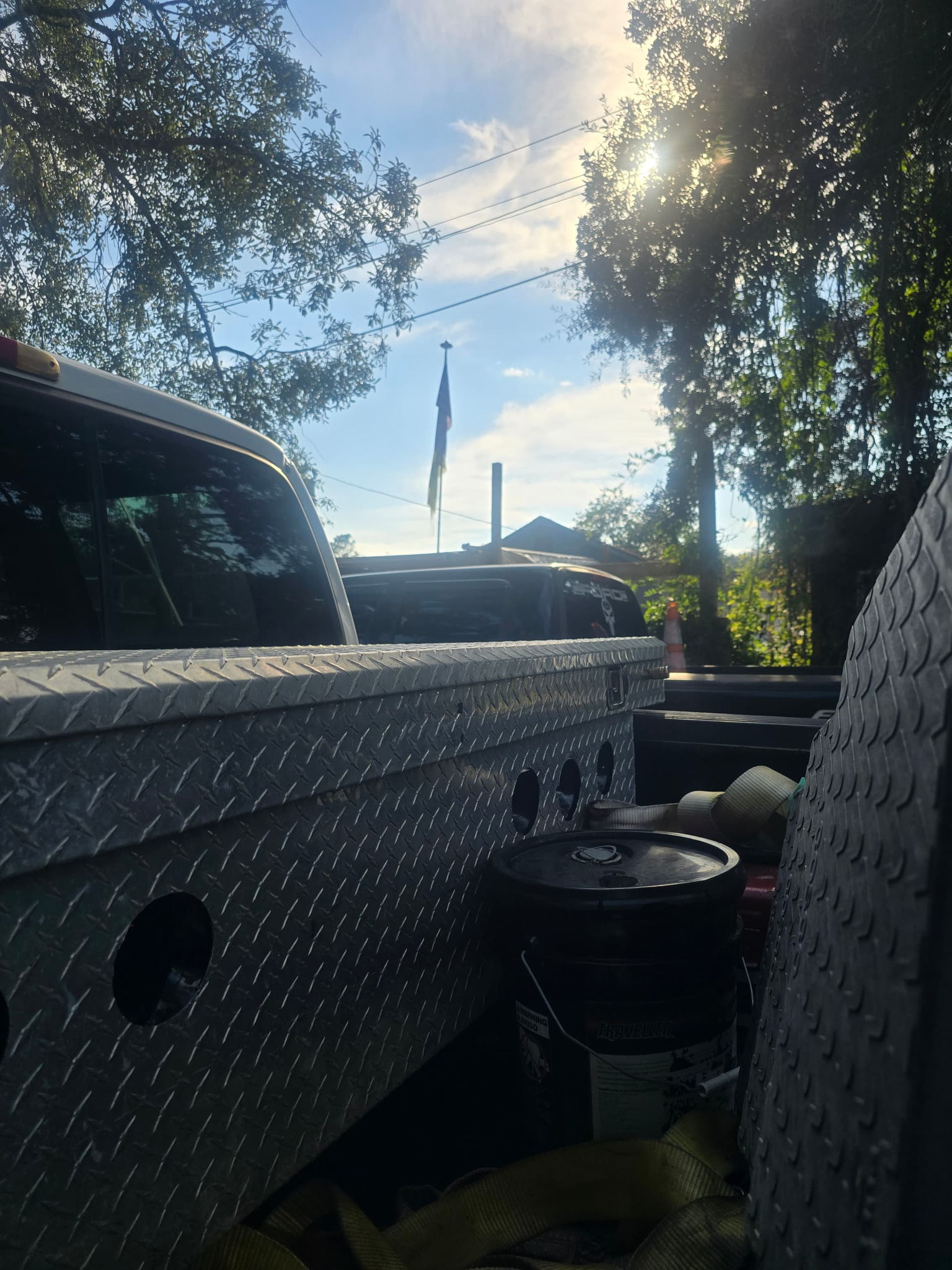 2002 Ford F350 with Shocker S6 544K Nightmare Edition Train Horn Kit installed