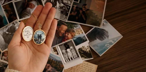 Locket Bar