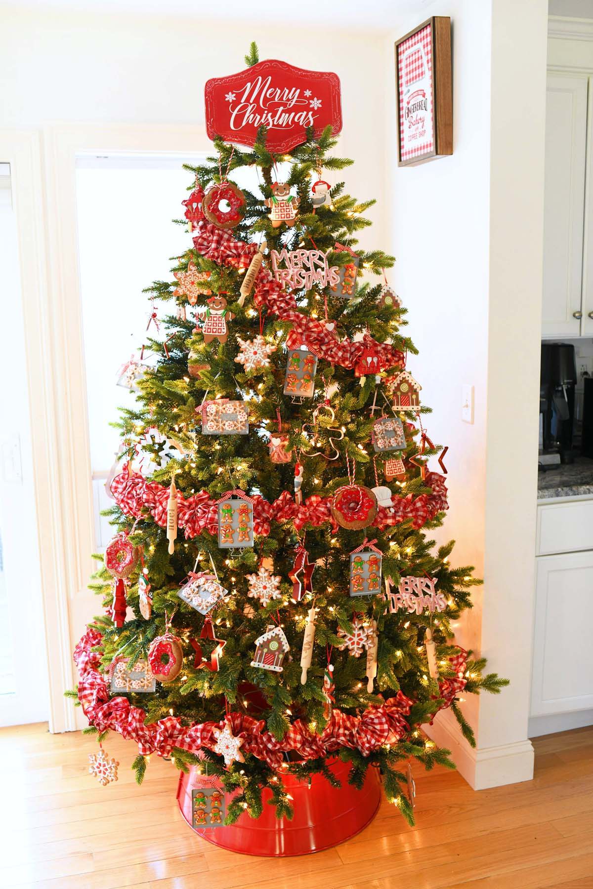 How to decorate your Christmas tree