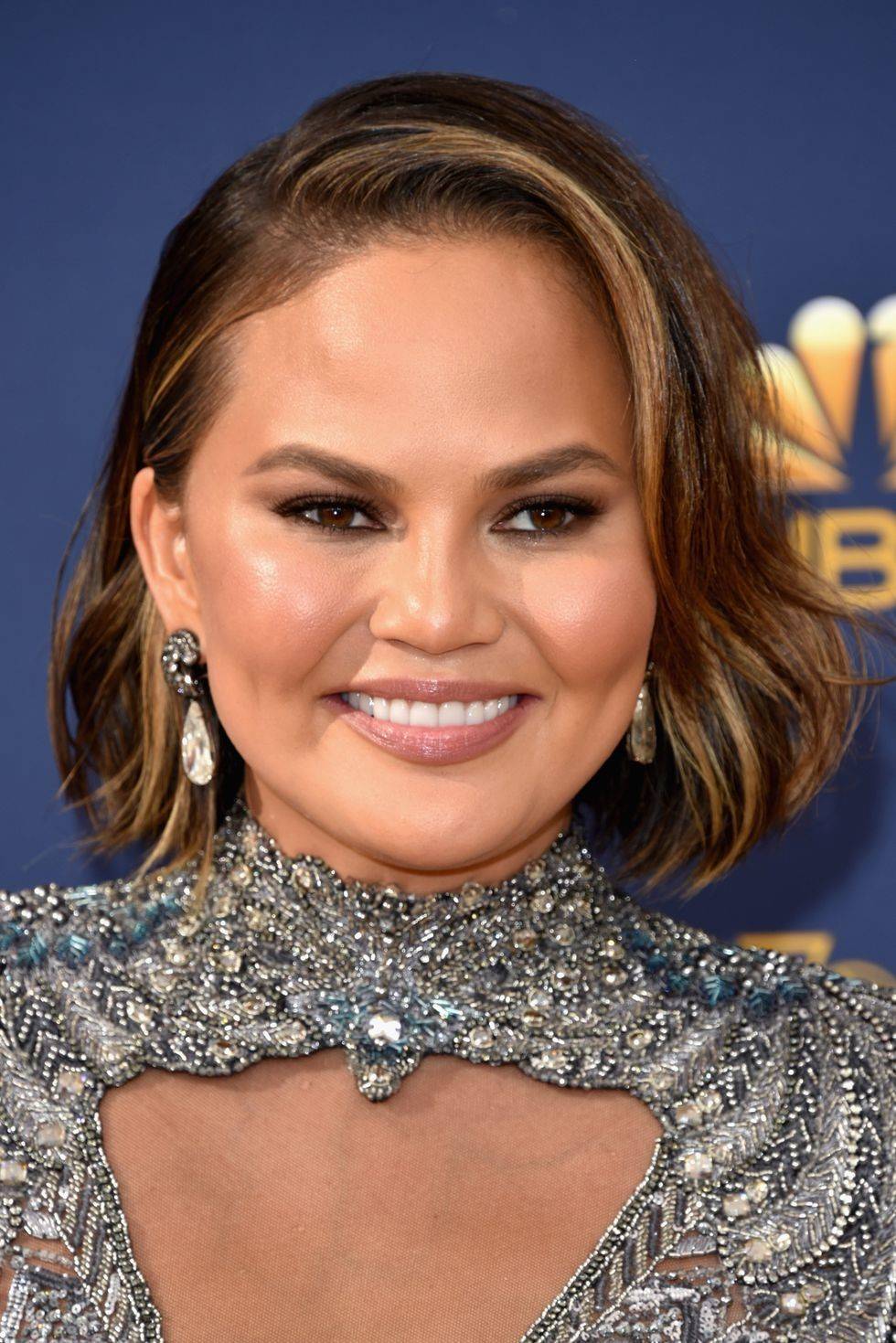 Chrissy Teigen sleek waves