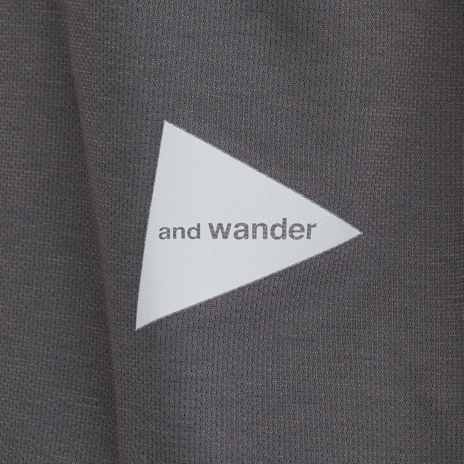 and wander（アンドワンダー）/パワードライ ジャージーラグランショートスリーブT/グレー/UNISEX