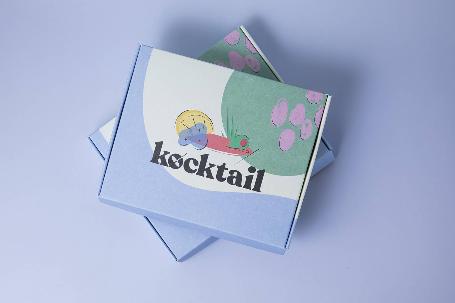Kocktail single gift box on blue background