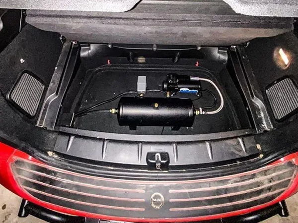 Trunk black air tank compressor braided hose pressure switch Tina's 2011 Mini Cooper Countryman Conductor's Special 2HB train horn kit gallery photo 4