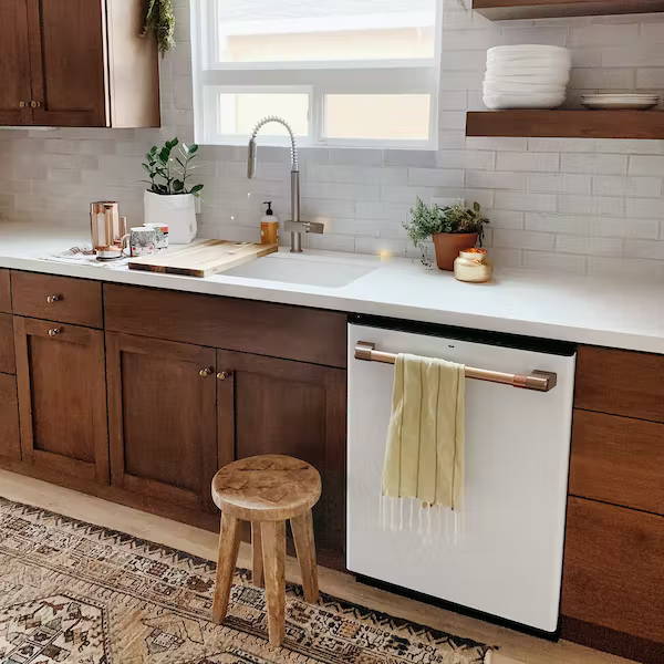 Tile backsplash with floating shelves 
