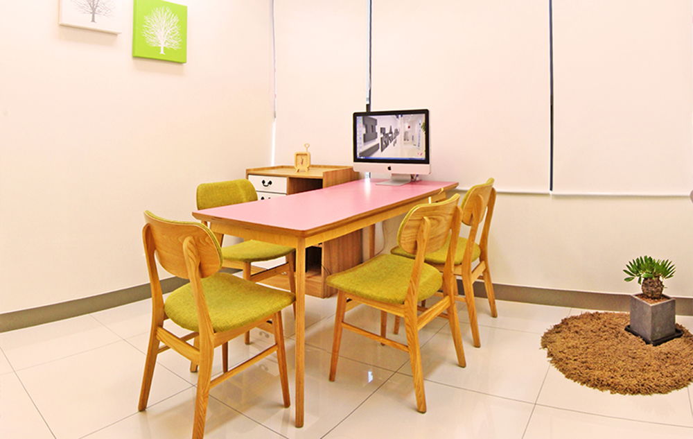 Private consultation room at Fresh Dr. Hong Plastic Surgery in Korea for personalized treatment plans