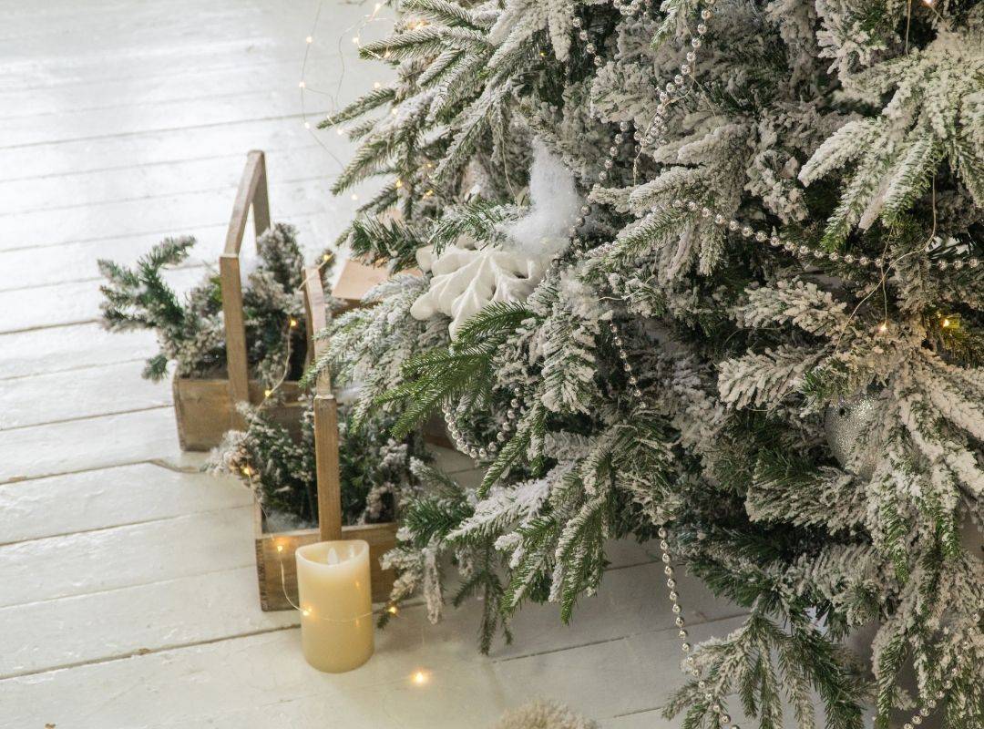 flocked Christmas tree safety for pets
