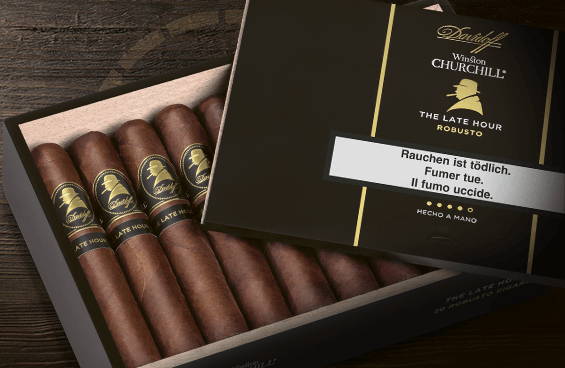 Geöffnete Davidoff Winston Churchill «The Late Hour Series» Kiste voller Zigarren.