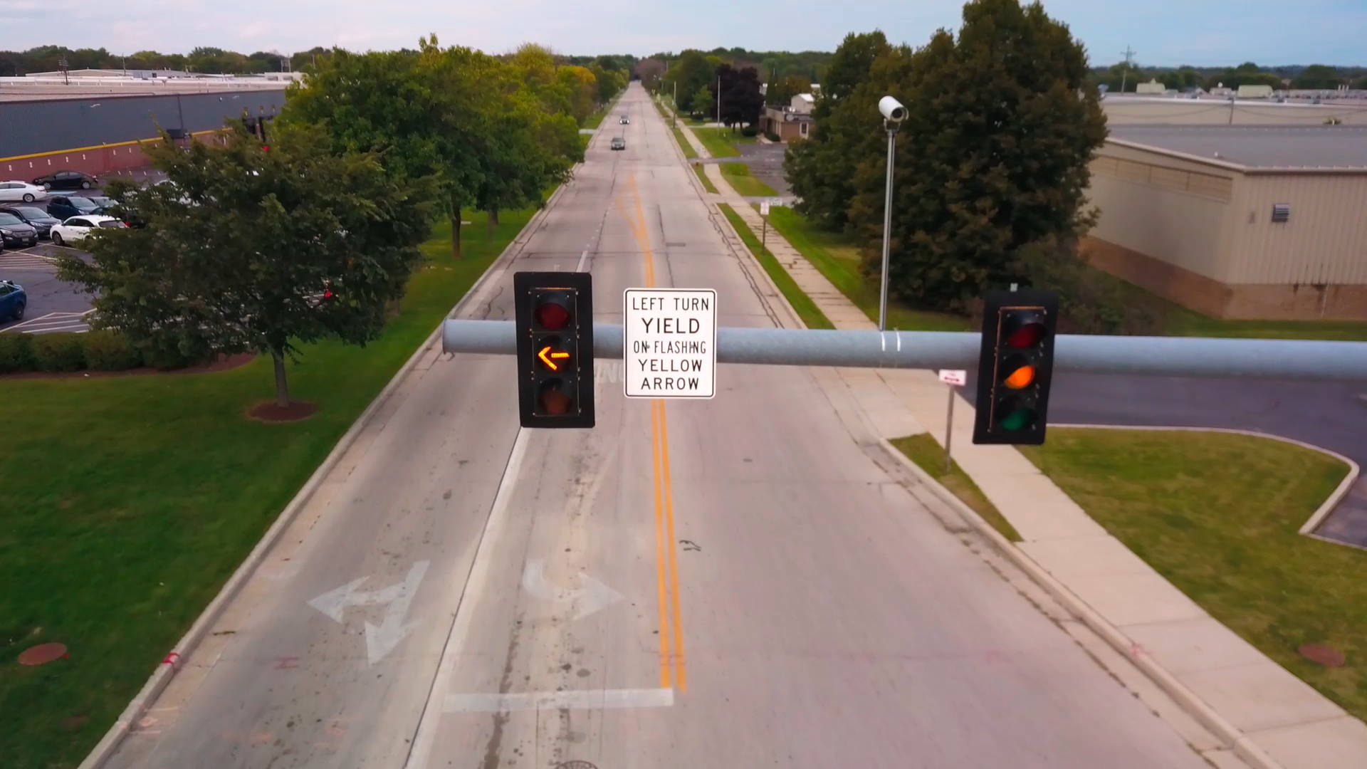 An intersection traffic signal with a left turn arrow. 