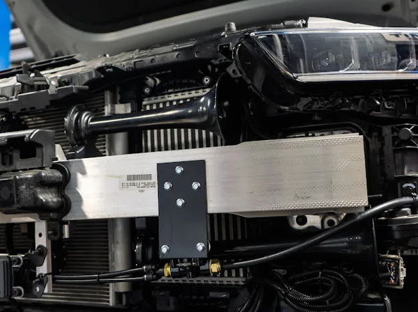 Close-up bumper bar horn bracket air line manifold fittings Nicollette's 2022 Kia K5 Conductor's Special 232 train horn kit gallery photo 10