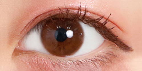 ルーチェブラウンの装用写真,DIA14.0mm,着色直径12.6mm,BC8.6mm|eyemake 1month(アイメイクマンスリー) コンタクトレンズ