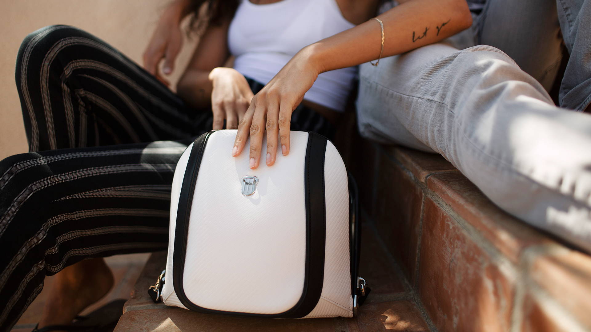 Artphere US luxury luggage,briefcase,messenger bag,backpack,handbag,dulles,cavallo,ghost,elite