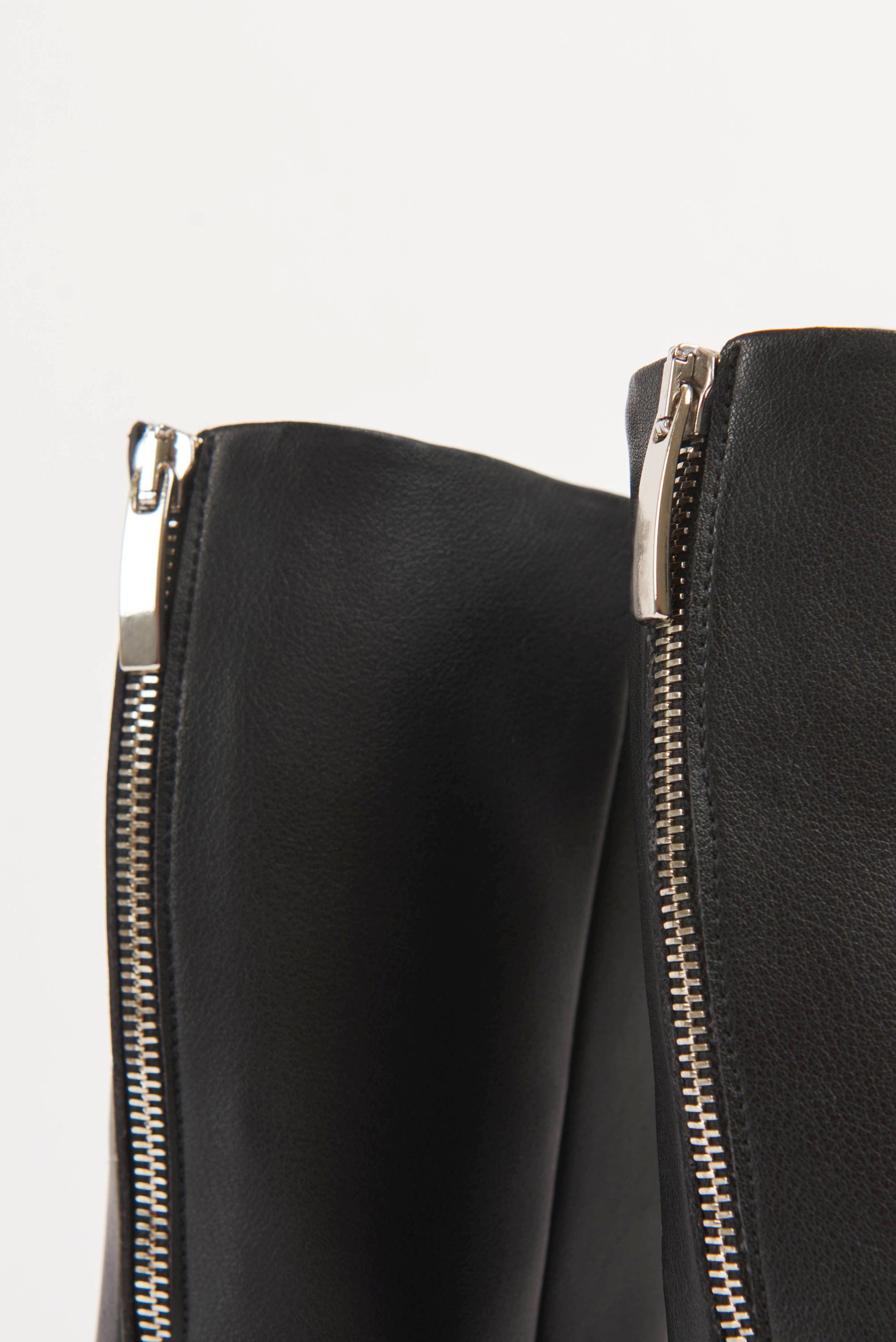 Vandrelaar Greta black ankle boot silver zip detail