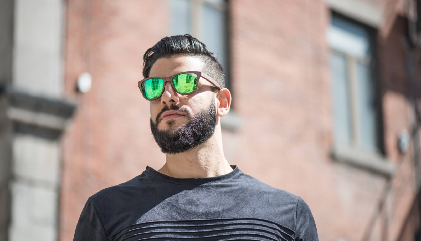 Man earing green mirror sunglasses