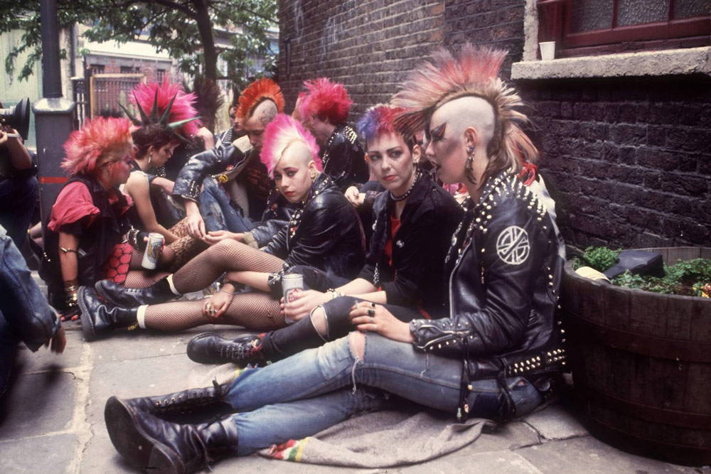 Het spijt me ontwikkeling Buiten How Dr. Martens Became a Subcultural Fashion Staple Thanks to its Musical  Legacy.