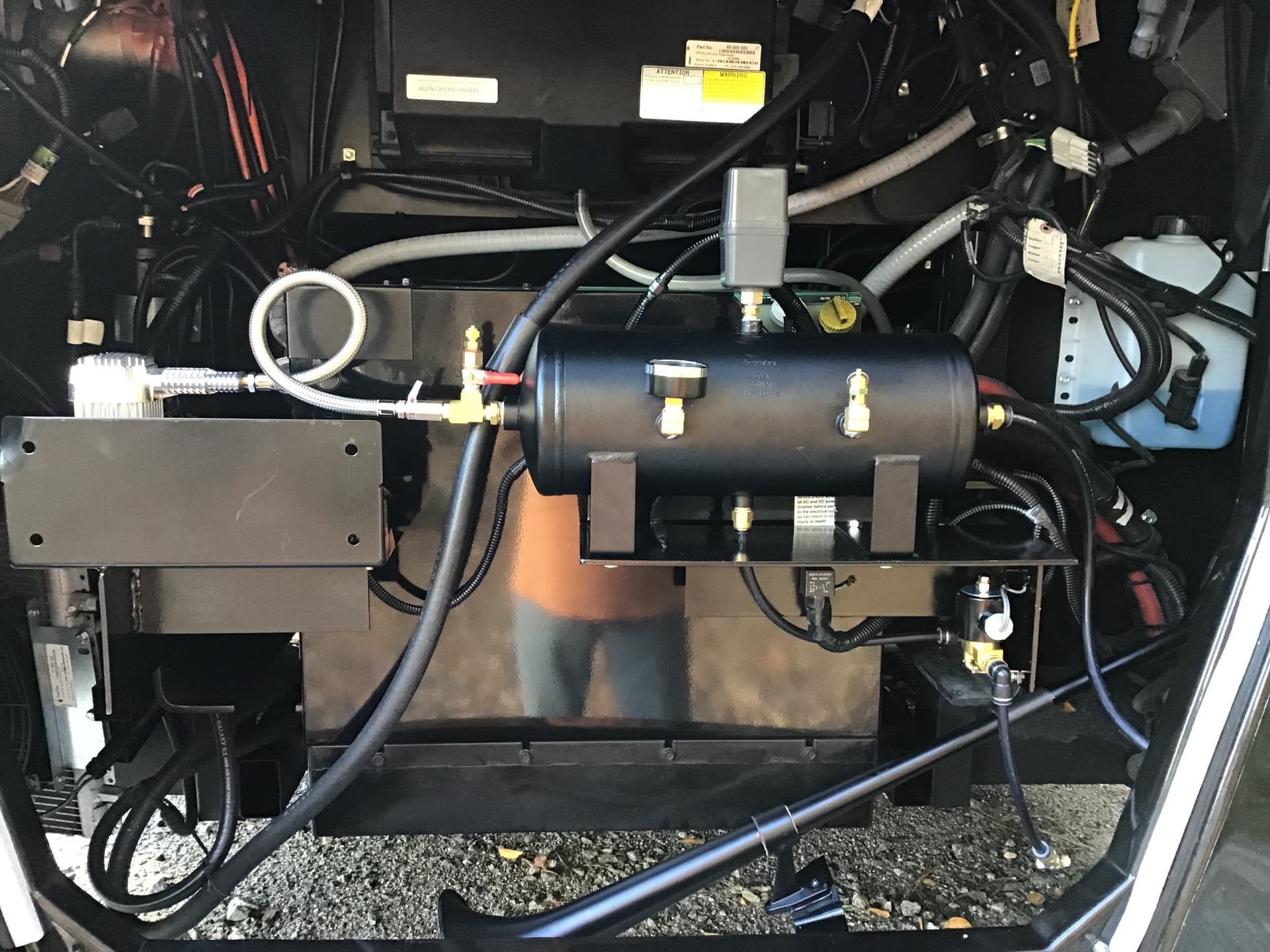 Chuck's 2019 Thor Motor Coach Palazzo 37.4 RV Train Horn Install