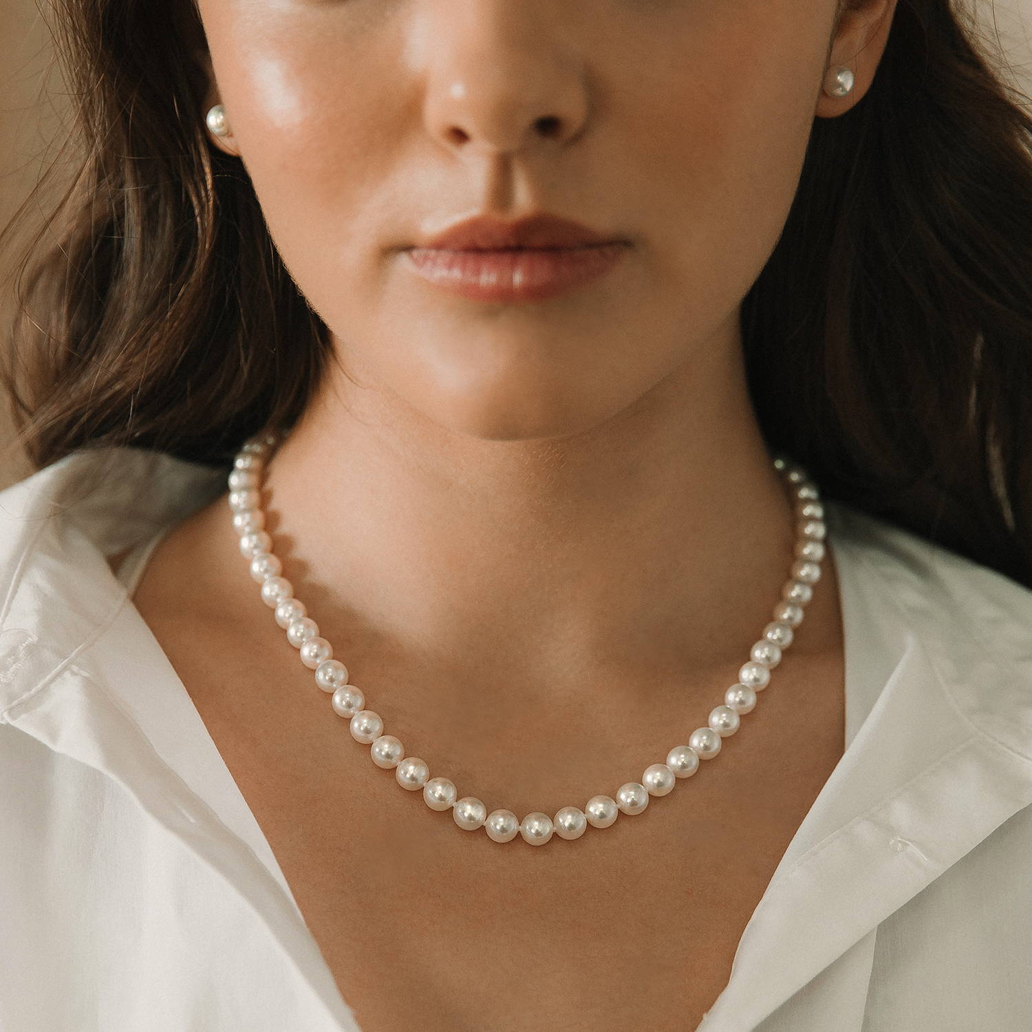 Hanadama Pearl Necklace Close Up on Model