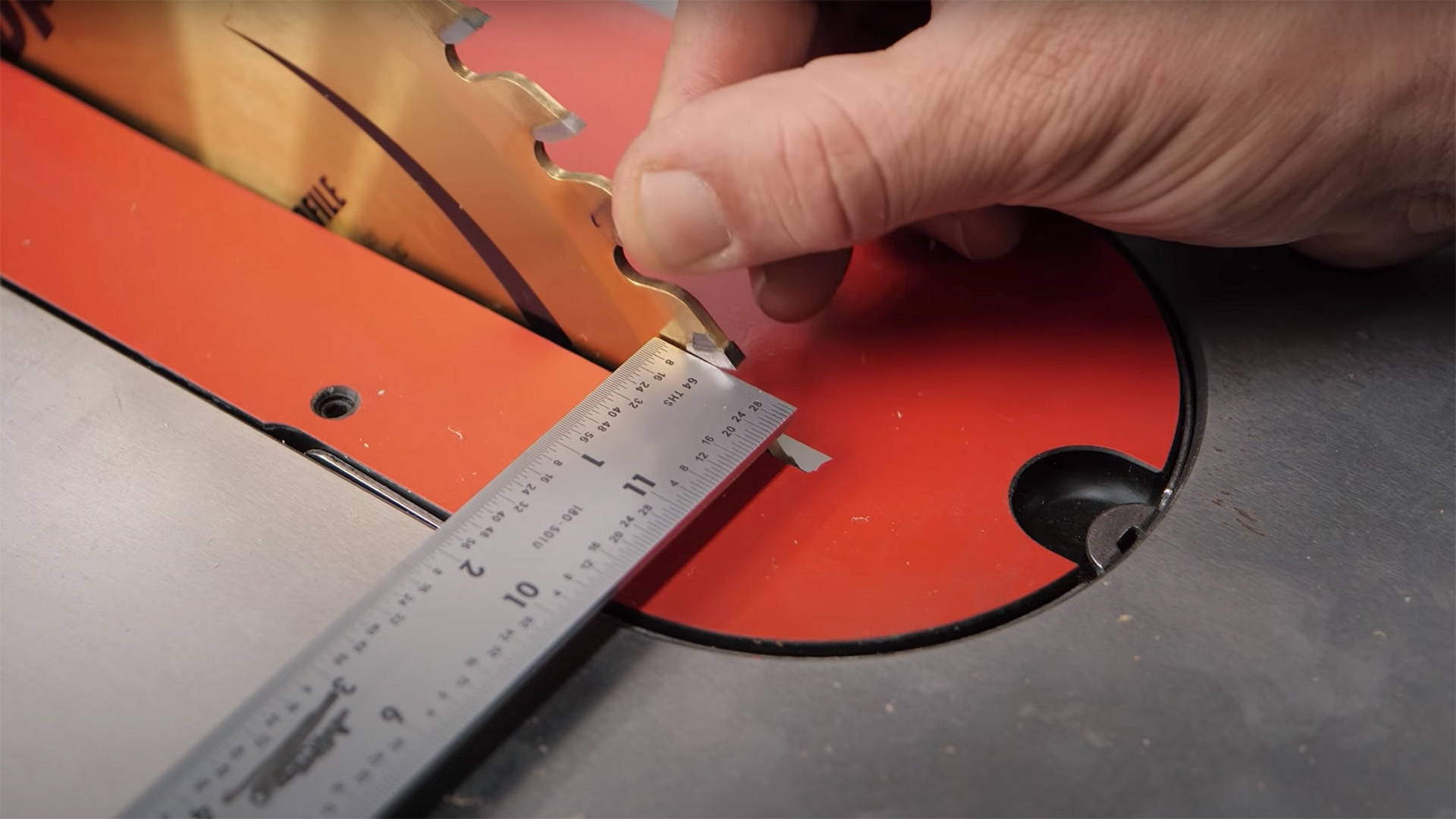 aligning a table saw blade