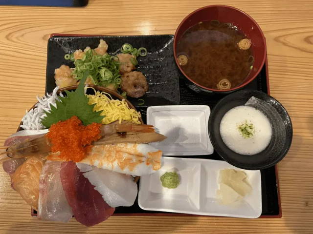 海鮮丼や天ぷら、煮魚定食