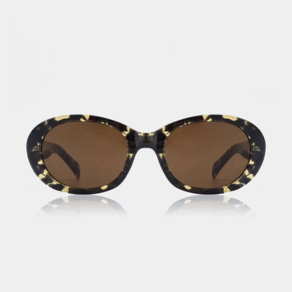 A product image of the A.Kjaerbede Anma sunglasses in Black and Yellow Tortoise.