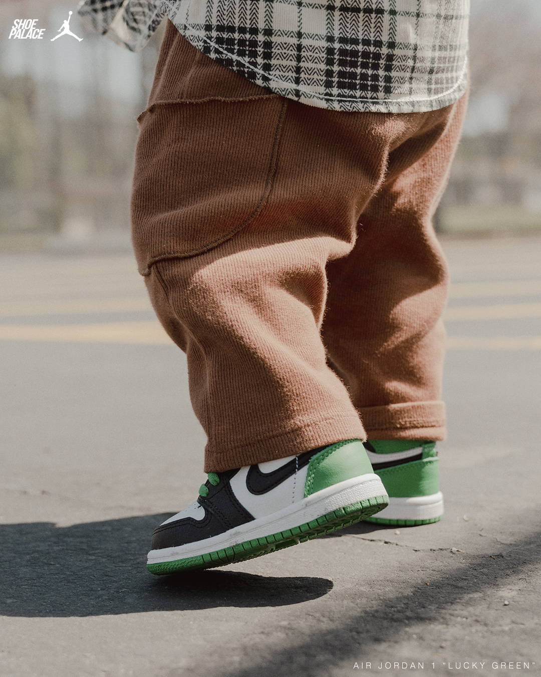 Air Jordan 1 Retro 'Lucky Green' on toddler