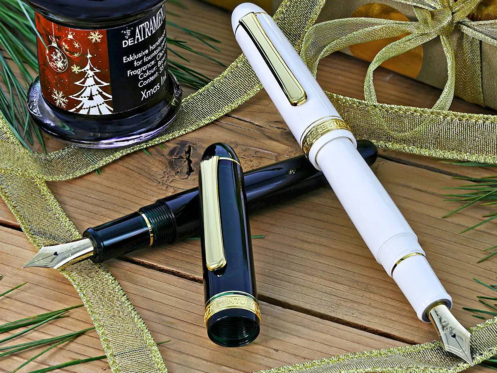 The 7 Best Pens for Lefties for Comfortable Crafting