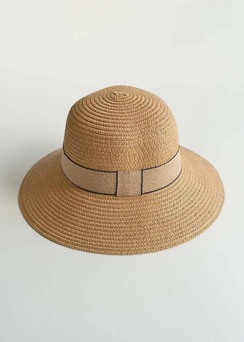 A straw brimmed hat with complimenting ribbon detailings