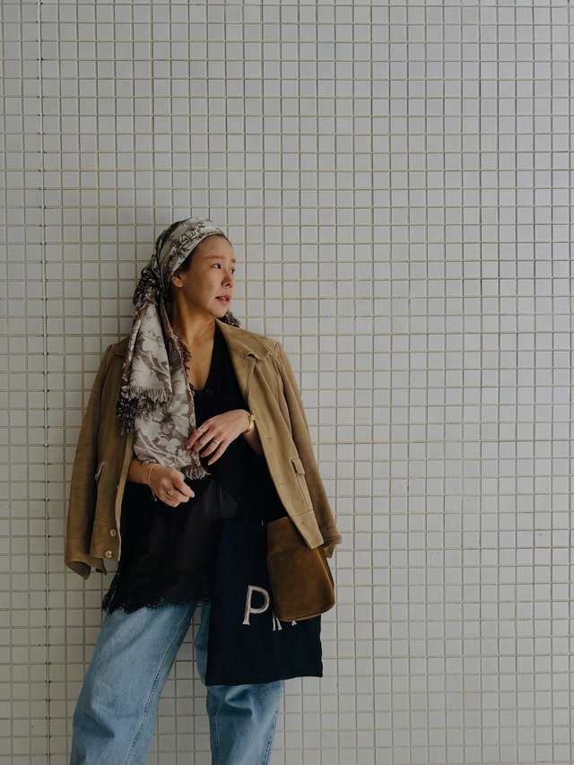 スカーフ 巻き方 首元 スタイリング スカーフ バッグ アレンジ