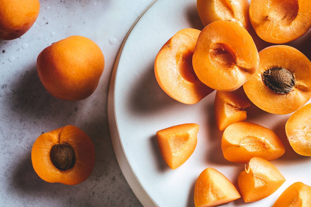 Aprikosenkernöl zaubert irritierter Haut wieder gute Laune | Five Skincare