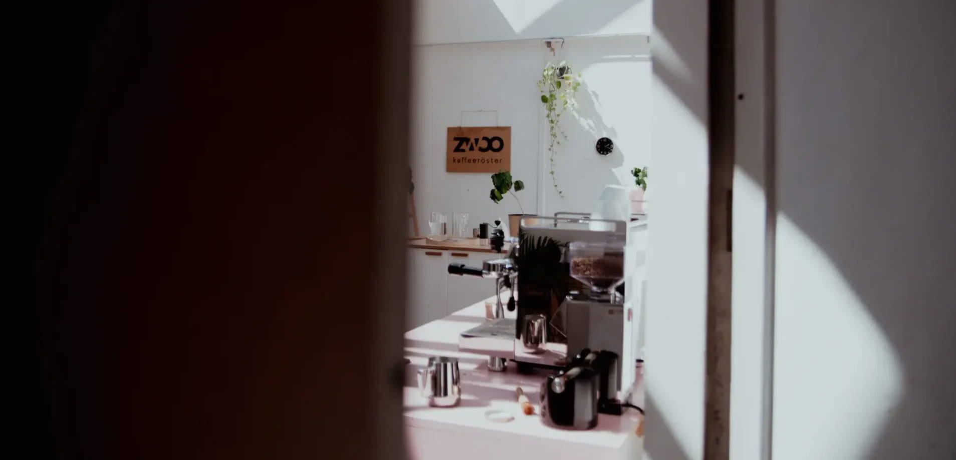 zwoo kaffeeschule, Barista Kurs, Siebträgermaschine , Eingang kaffee-atelier