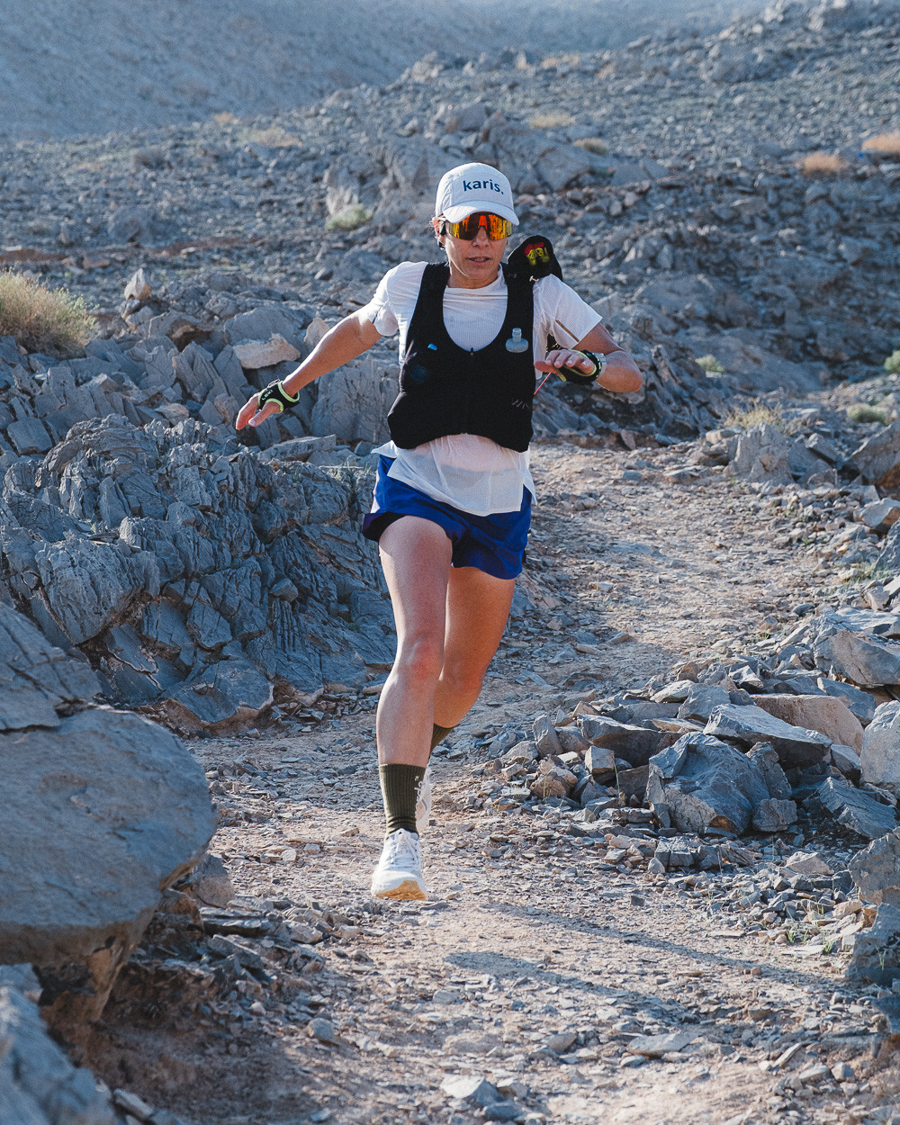Karis Miriam giving a lesson on trail running