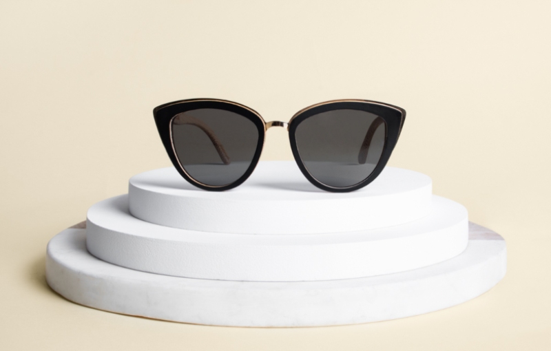 flat lay image of Willow cat eye frame for diamond face shapes
