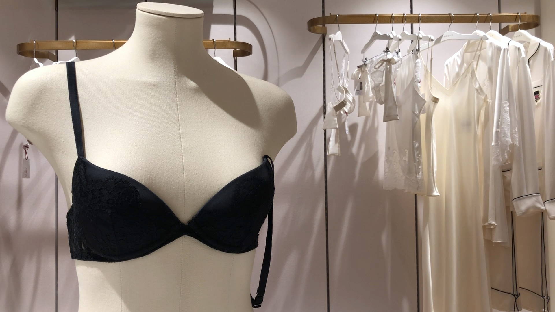 5 Signs That It Is Time To Replace Your Old Bras And Panties